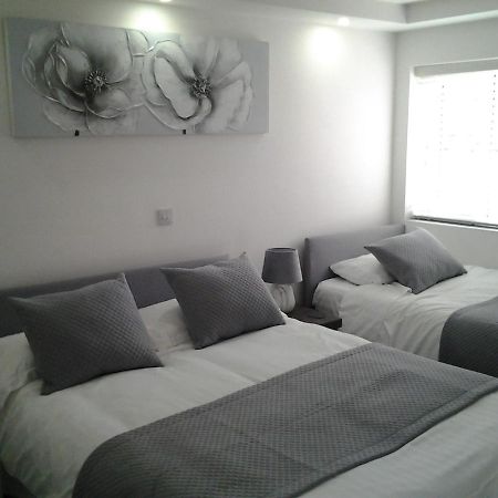Dowlais Lady Charlotte Guest Rooms Triple Rooms المظهر الخارجي الصورة