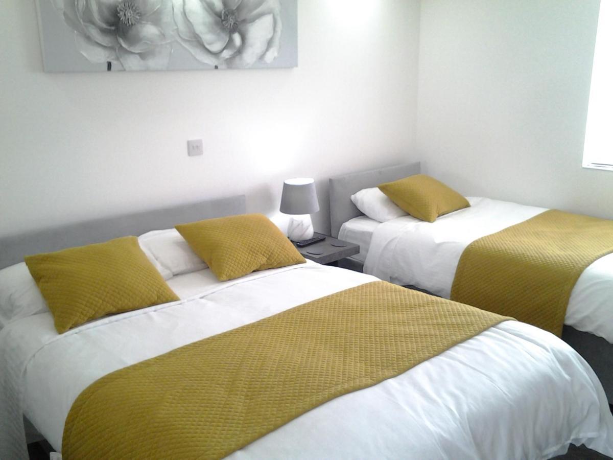 Dowlais Lady Charlotte Guest Rooms Triple Rooms المظهر الخارجي الصورة