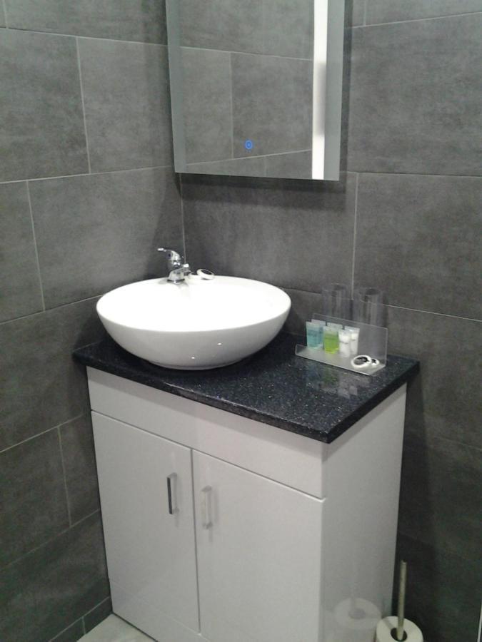 Dowlais Lady Charlotte Guest Rooms Triple Rooms المظهر الخارجي الصورة