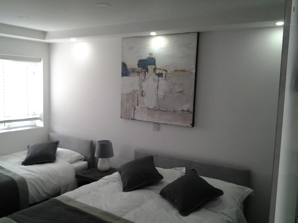 Dowlais Lady Charlotte Guest Rooms Triple Rooms المظهر الخارجي الصورة