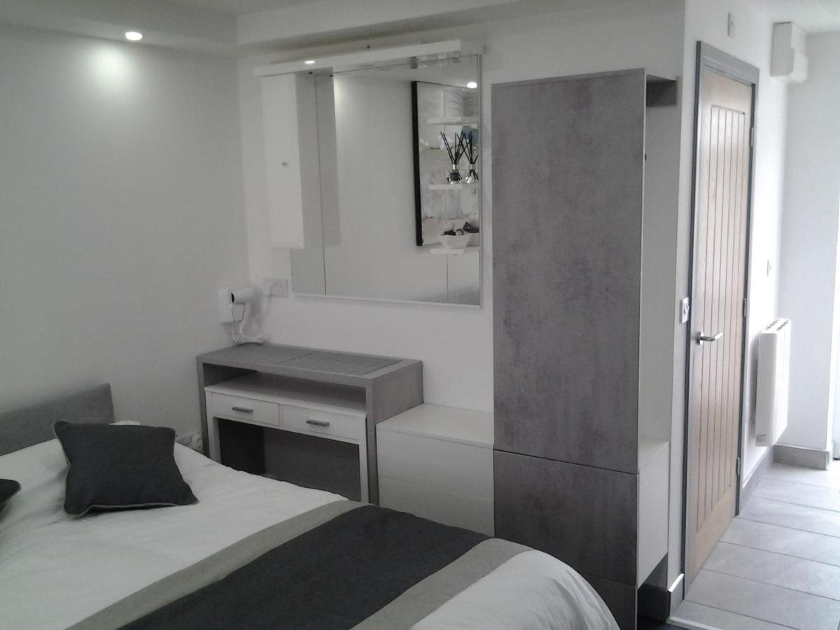 Dowlais Lady Charlotte Guest Rooms Triple Rooms المظهر الخارجي الصورة