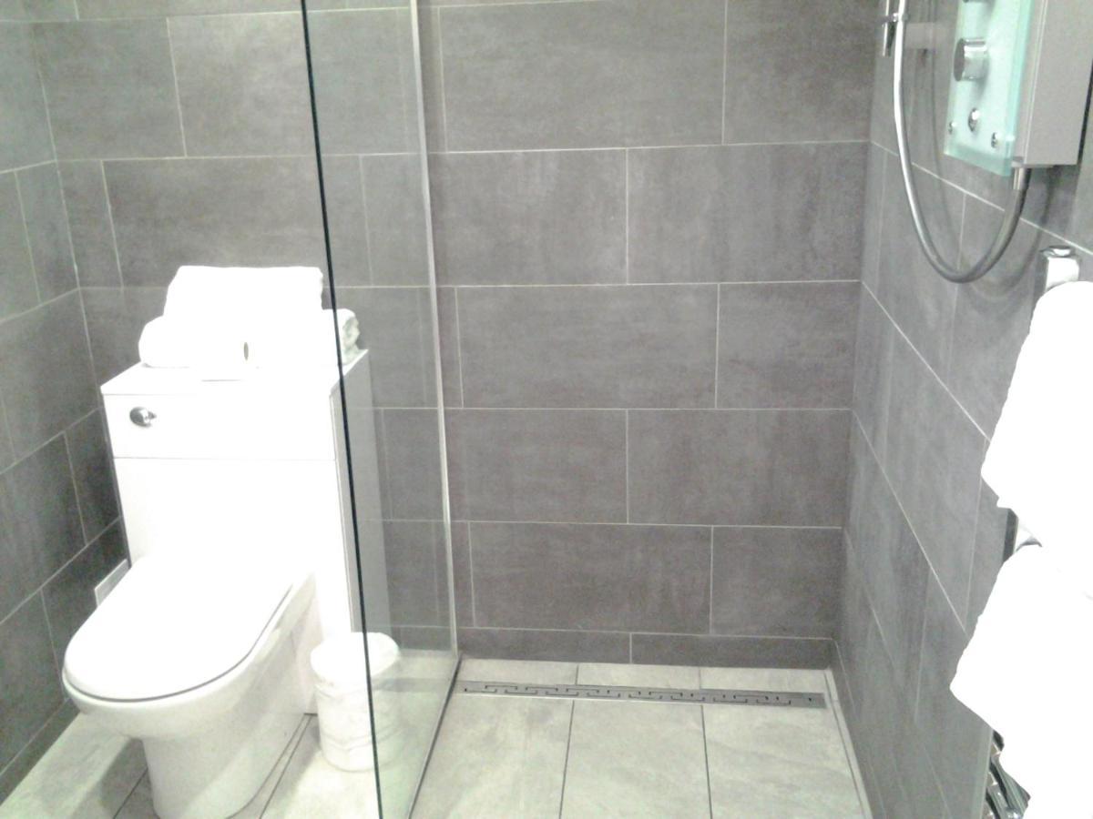 Dowlais Lady Charlotte Guest Rooms Triple Rooms المظهر الخارجي الصورة