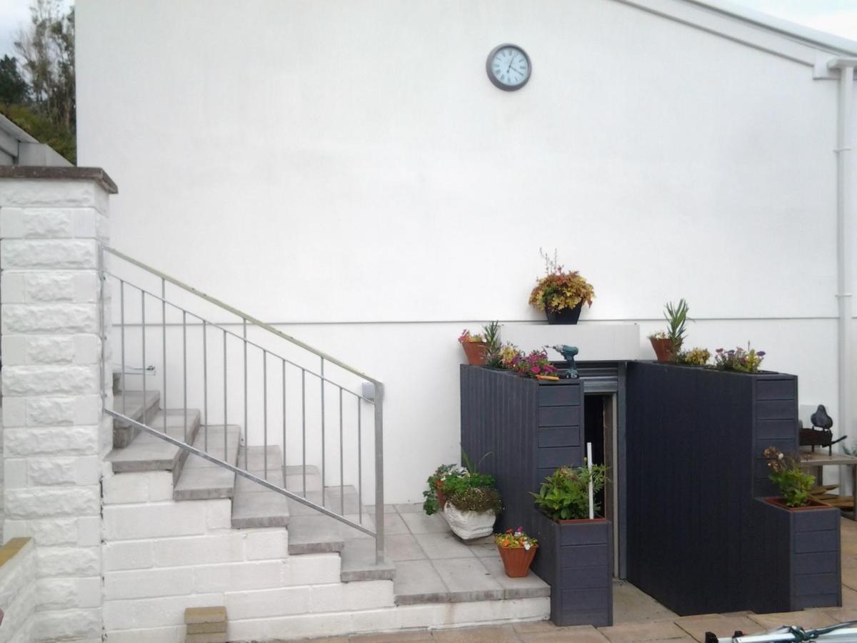 Dowlais Lady Charlotte Guest Rooms Triple Rooms المظهر الخارجي الصورة