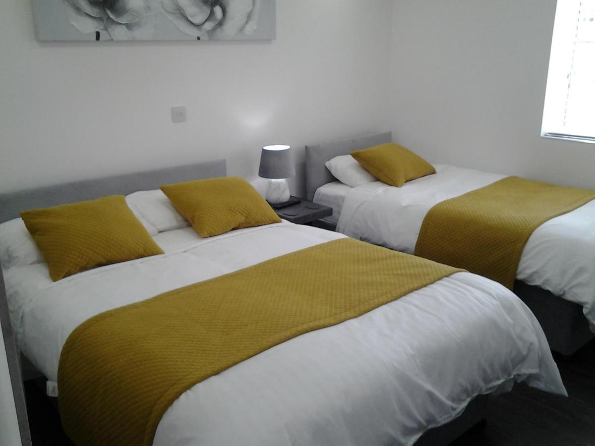 Dowlais Lady Charlotte Guest Rooms Triple Rooms المظهر الخارجي الصورة