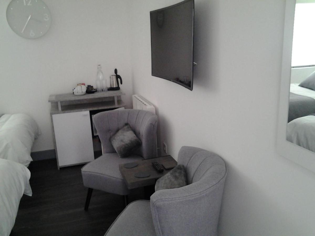 Dowlais Lady Charlotte Guest Rooms Triple Rooms المظهر الخارجي الصورة