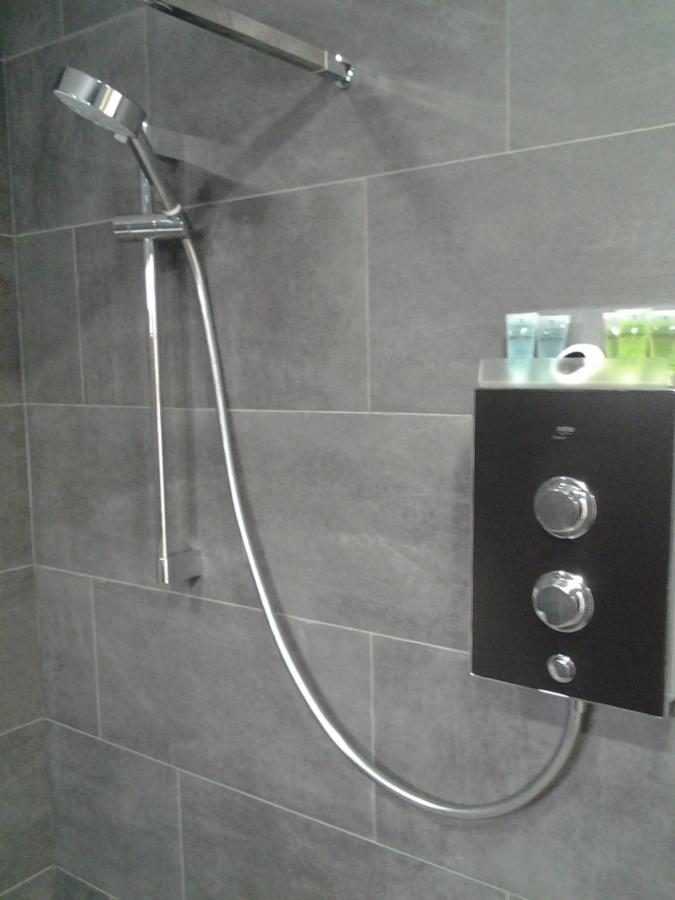 Dowlais Lady Charlotte Guest Rooms Triple Rooms المظهر الخارجي الصورة