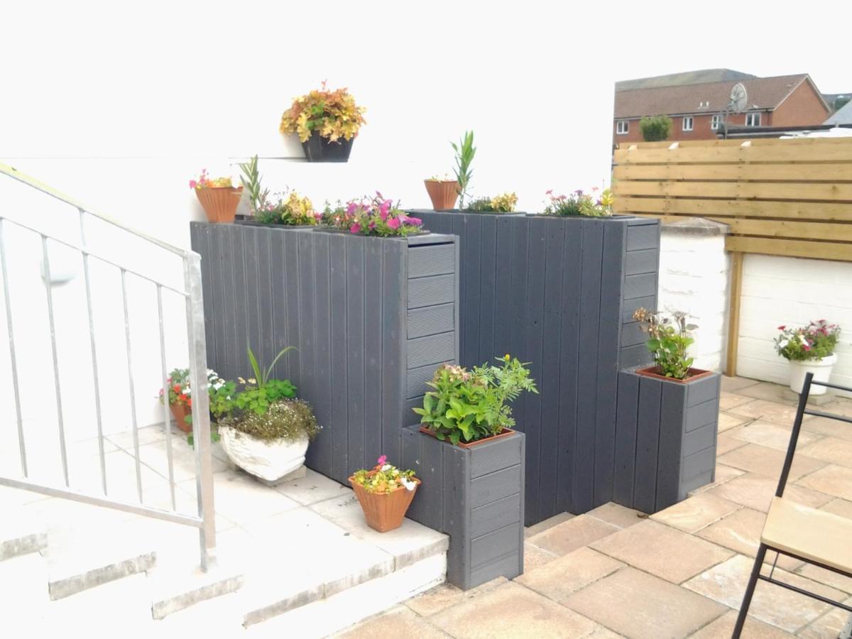 Dowlais Lady Charlotte Guest Rooms Triple Rooms المظهر الخارجي الصورة