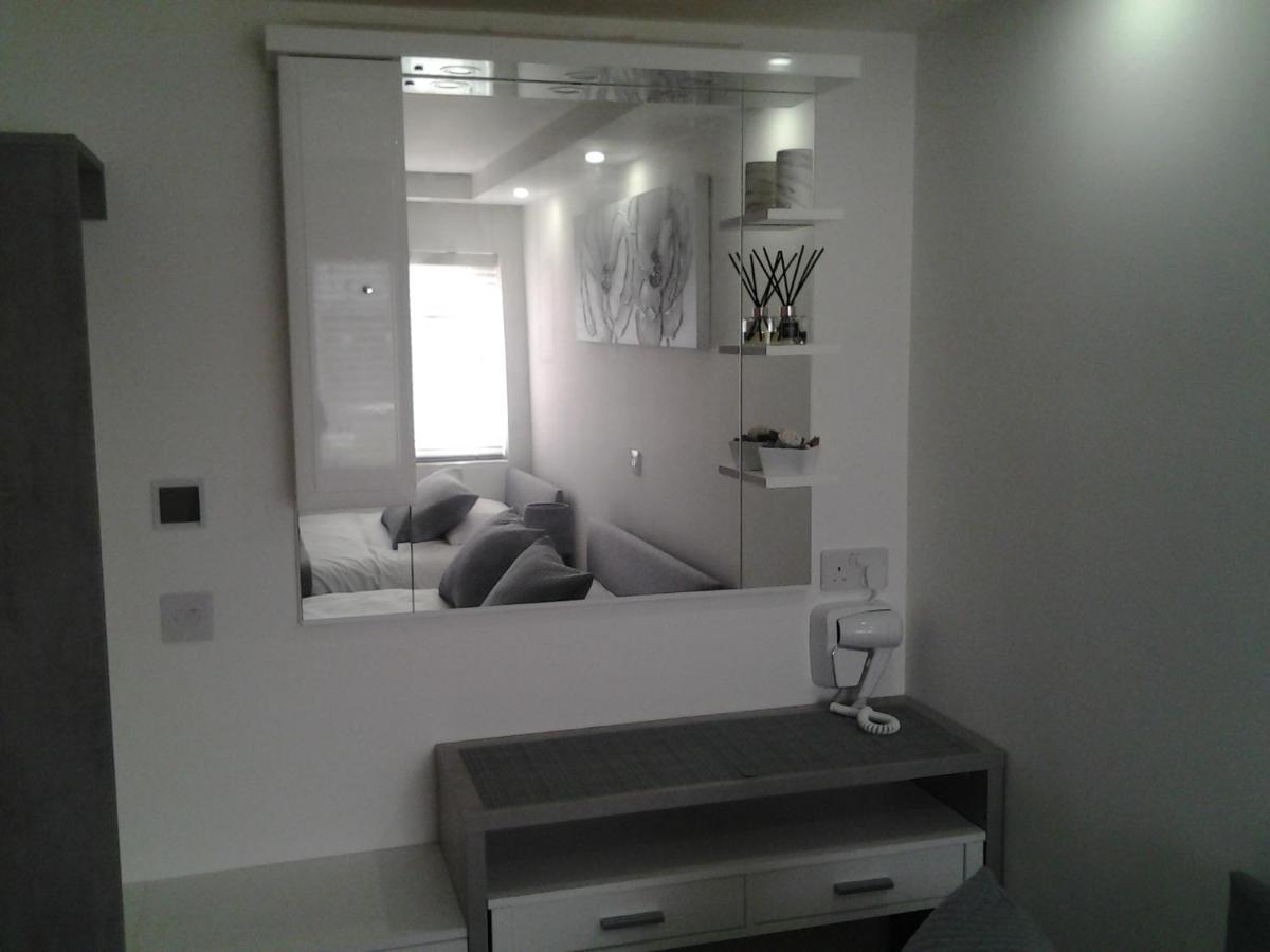 Dowlais Lady Charlotte Guest Rooms Triple Rooms المظهر الخارجي الصورة