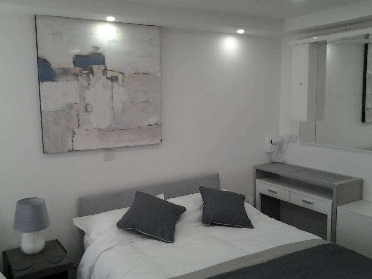 Dowlais Lady Charlotte Guest Rooms Triple Rooms المظهر الخارجي الصورة