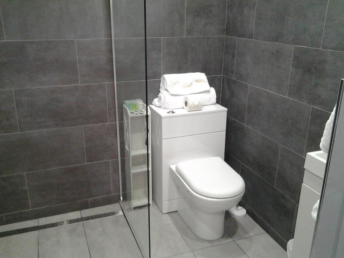 Dowlais Lady Charlotte Guest Rooms Triple Rooms المظهر الخارجي الصورة