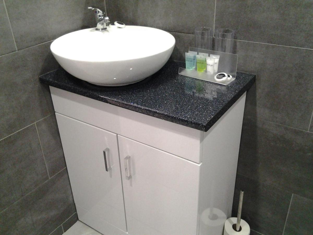 Dowlais Lady Charlotte Guest Rooms Triple Rooms المظهر الخارجي الصورة