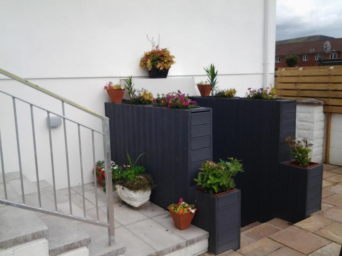 Dowlais Lady Charlotte Guest Rooms Triple Rooms المظهر الخارجي الصورة