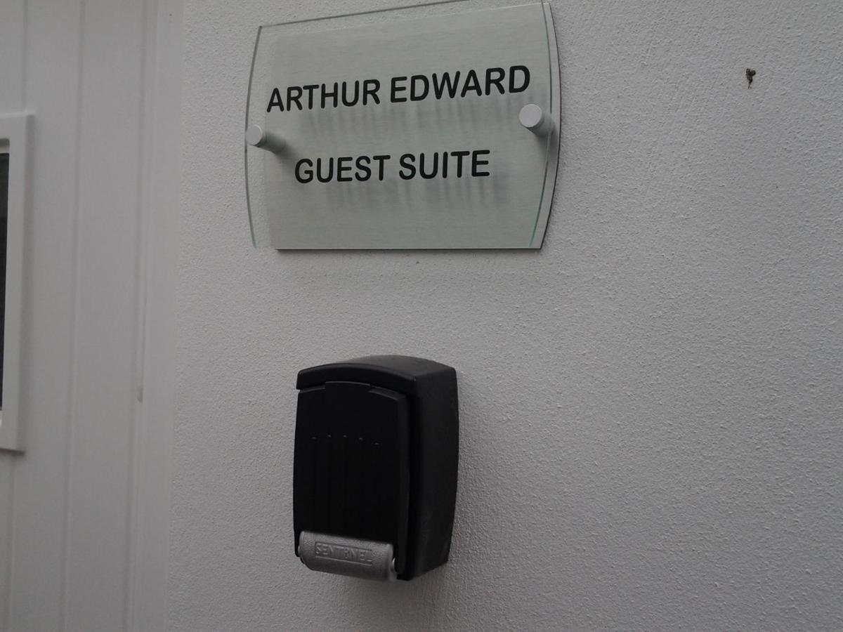 Dowlais Lady Charlotte Guest Rooms Triple Rooms المظهر الخارجي الصورة