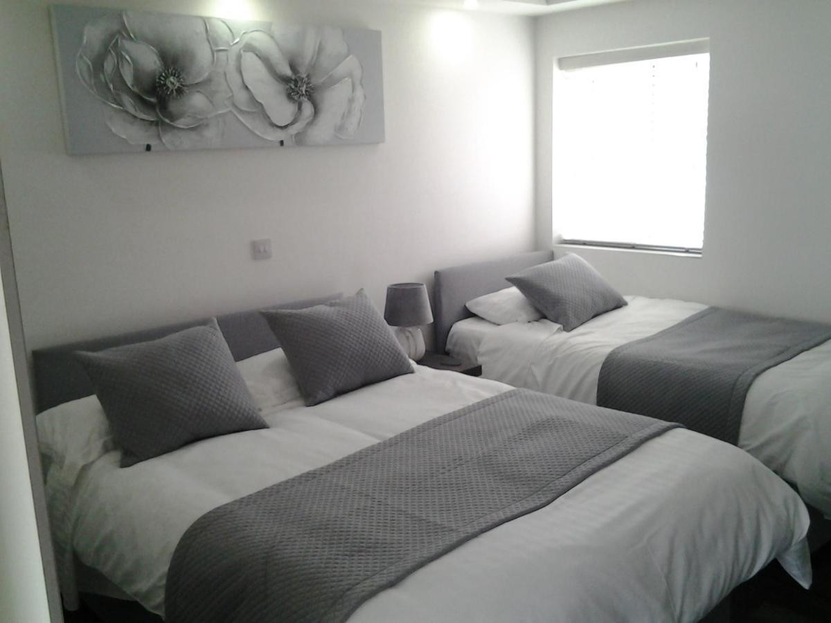 Dowlais Lady Charlotte Guest Rooms Triple Rooms المظهر الخارجي الصورة